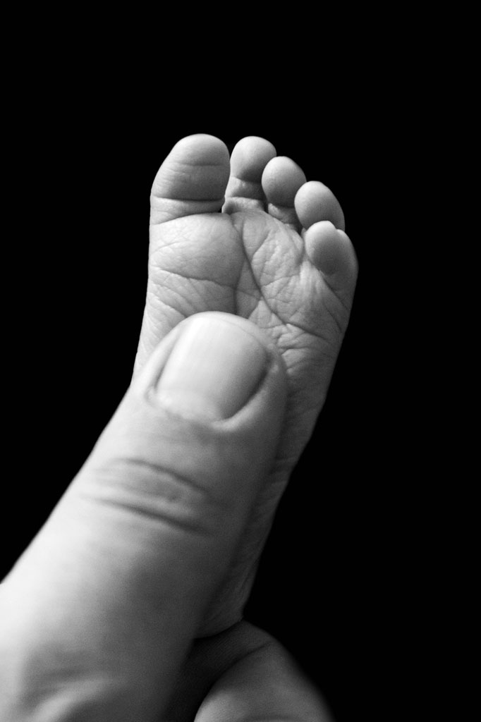 Neugeborene-Baby-Köln-Lohmar-Neugeborenenfotografie-Newborn-Familienfotografie-Babyfüße