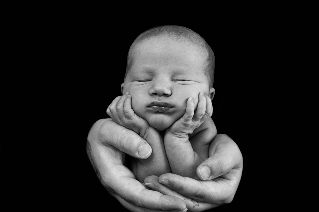 Neugeborene-Baby-Köln-Lohmar-Neugeborenenfotografie-Newborn-Familienfotografie-Hände