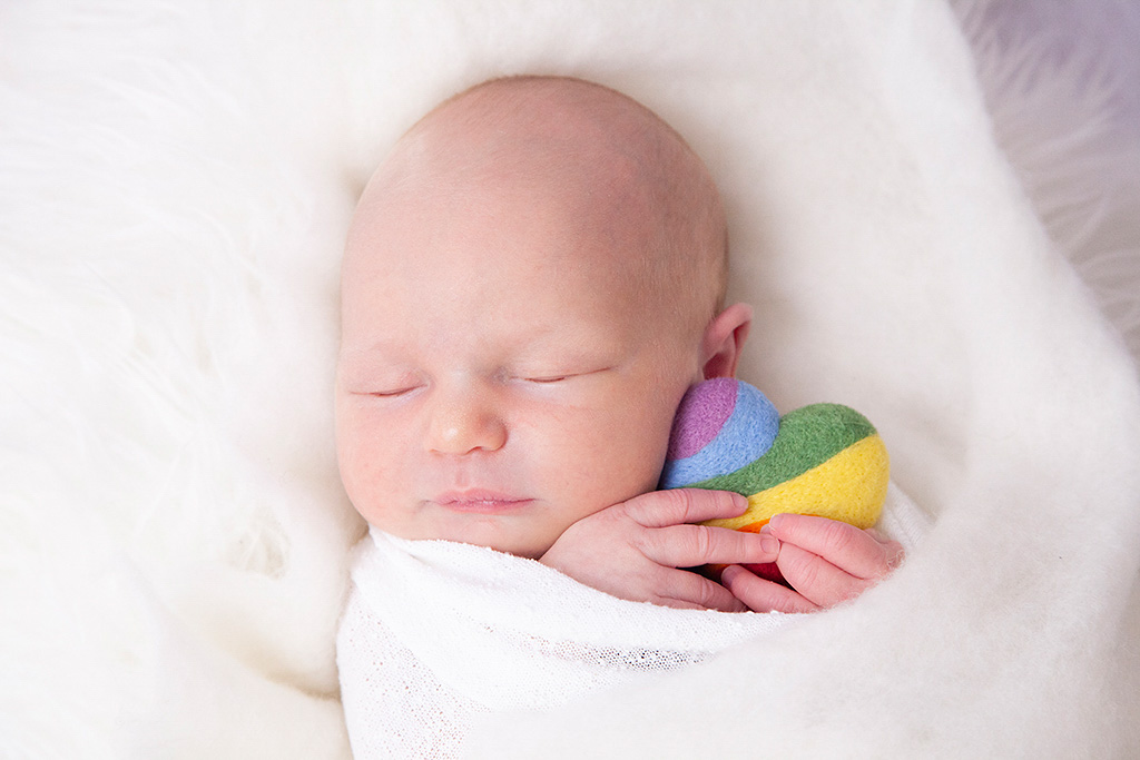 Neugeborene-Baby-Köln-Lohmar-Neugeborenenfotografie-Newborn-Familienfotografie-Regenbogenbaby