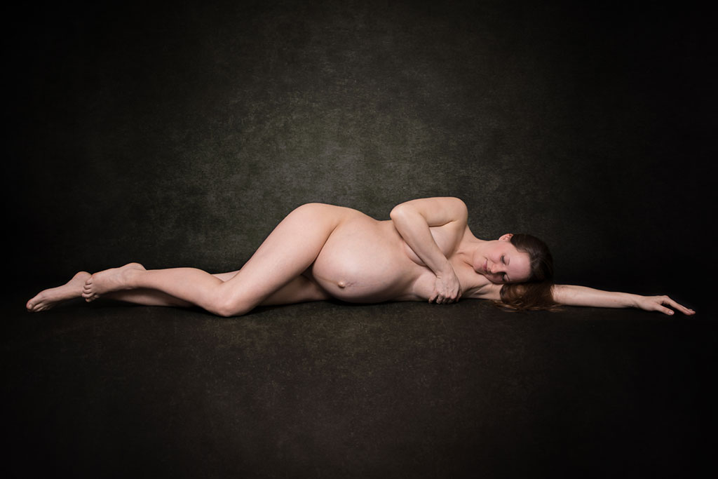 BabybauchKöln-Lohmar-Köln-Schwangerschaft-FotografinLohmar-FotografinKöln-Body-Dessous
