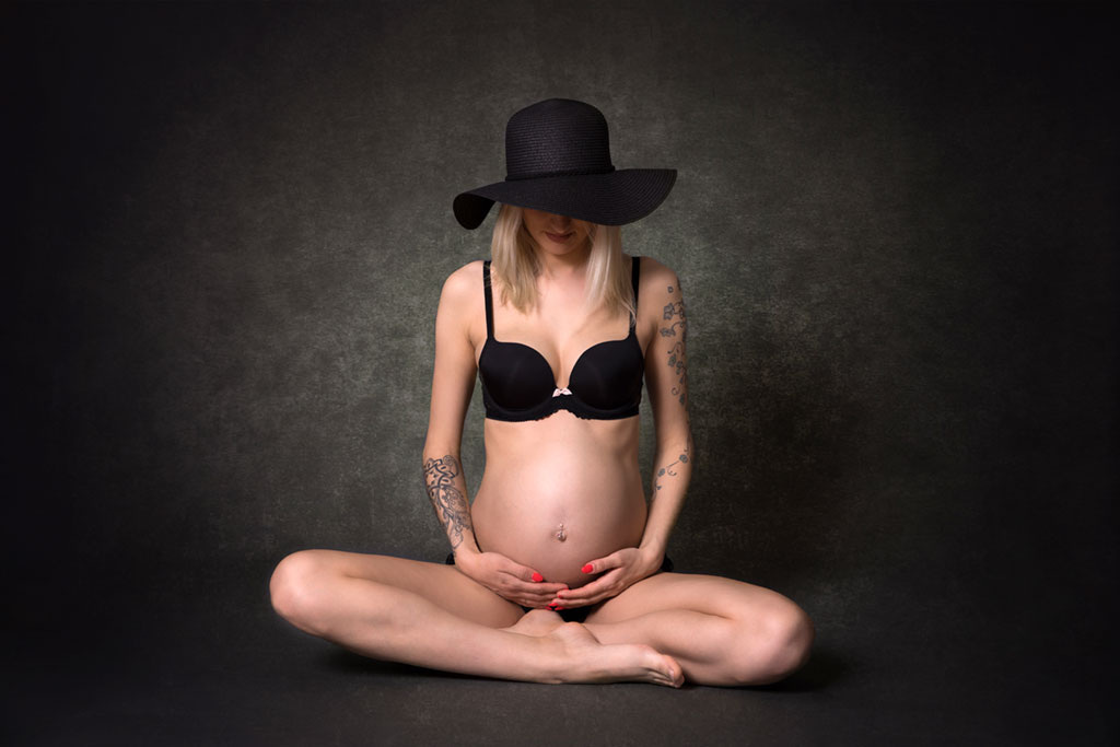 Schwangerschaftsfotos in Dessous, Babybauchfotos in Lohmar Fotografin Carina Rosen