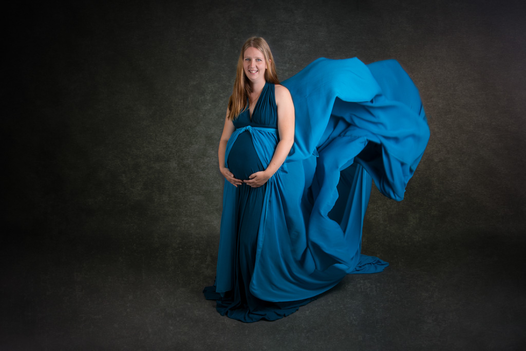 Schöner Babybauch, Mama in Petrolfarbenem Kleid aus Köln bei mir in Lohmar by Carina Rosen Fotografie