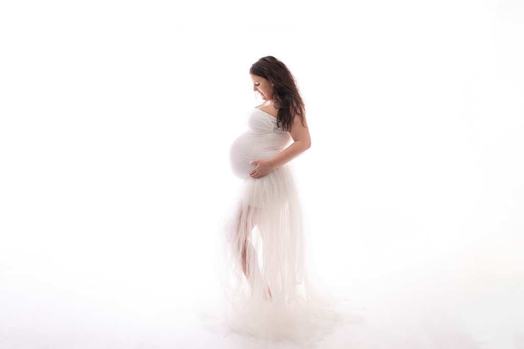 Schwangere im weissen Kleid, Fotografie Carina Rosen